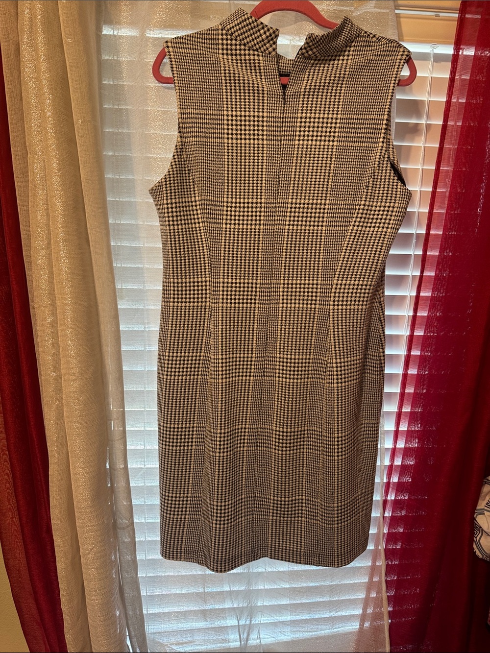 Sharagano Sleeveless Houndstooth Shift Dress - Black & White
